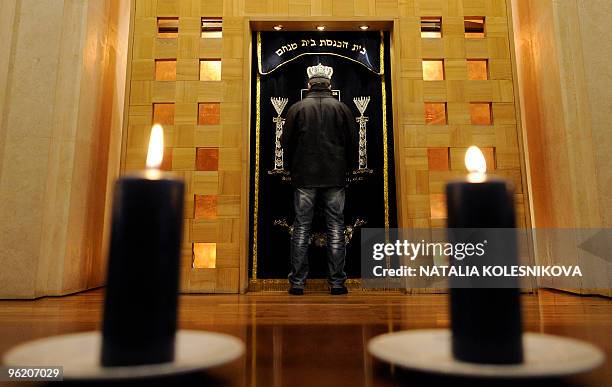 Russian Jews prays in memory of those who died during the Holocaust at a synagogue in Moscow on January 27, 2010 on International Holocaust...