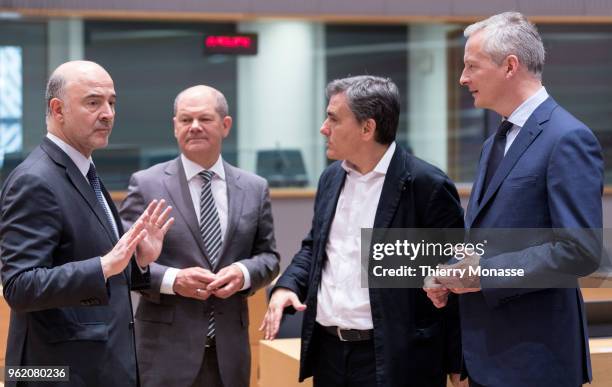 Economic and Financial Affairs, Taxation and Customs Commissioner Pierre Moscovici is talking with the German Federal Minister of Finance Olaf...