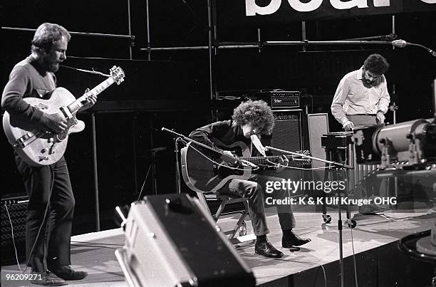 American singer-songwriter Tim Buckley performs on German TV show Beat-Club with Lee Underwood and David Friedman in September 1968.