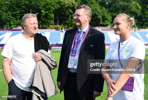 Reinhard Grindel, Horst Hrubesch and Alexandra Popp of Vfl Wolfsburg talk ahead of the UEFA Womens Champions League Final between VfL Wolfsburg and...