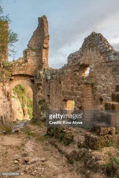 antica monterano - demolished church stock pictures, royalty-free photos & images