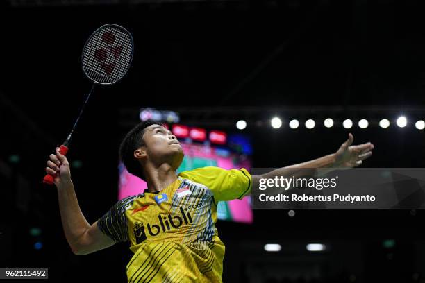 Anthony Sinisuka Ginting of Indonesia competes against Lee Chong Wei of Malaysia during the Quarter-finals match on day five of the BWF Thomas & Uber...