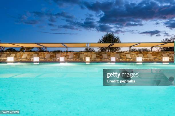 luxury hotel swimmin pool at night - pepmiba stock pictures, royalty-free photos & images