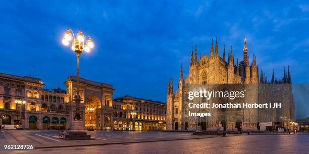 milan - the doumo - milan night stock pictures, royalty-free photos & images