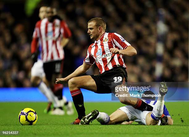 Leon Osman of Everton tangles with Lee Cattermole of Sunderland during the Barclays Premier League match between Everton and Sunderland at Goodison...