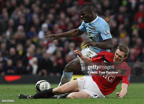 Darren Fletcher of Manchester United clashes with Micah Richards of Manchester City during the Carling Cup Semi-Final Second Leg match between...