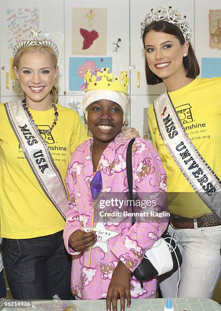 Miss USA Kristen Dalton, Alicia Cradle, and Miss Stefania Fernandez participate in Project Sunshine's "Star For A Day" program at Beth Israel Medical...