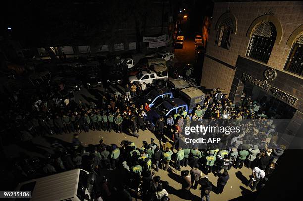 Bangladeshi policemen stand guard near the central prison in Dhaka on January 27, 2010. Bangladesh at midnight on January 27, 2010 executed the five...