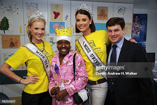 Miss USA Kristen Dalton, patient Alicia Cradle, Miss Universe Stefania Fernandez and Founder Project Sunshine Joseph M. Weilgus participate in...