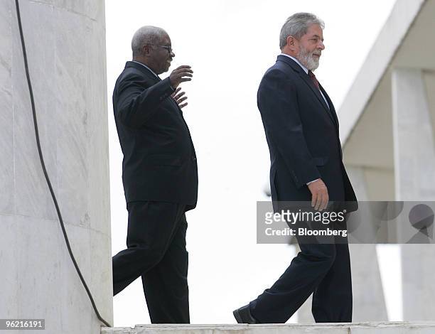 Brazilian President Luiz Inacio Lula da Silva, right, meets with Mozambique President Armando Guebuza at the Planalto Presidential Palace in...