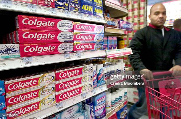 Colgate Toothpaste In Store Toothpaste Colgate Photos and Premium High Res Pictures - Getty Images