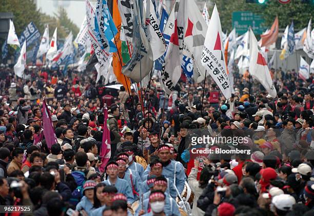 Flag-waving Korean Federation of Trade Unions members fill a street in Seoul, South Korea November 13, 2005 during an anti-globalization protest.