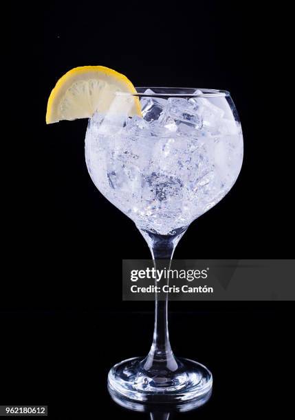 gin tonic - gin tonic stock pictures, royalty-free photos & images