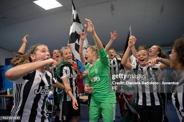 Juventus team celebrate during the women serie A final match between Juventus Women and Brescia calcio Femminile at Silvio Piola Stadium on May 20,...