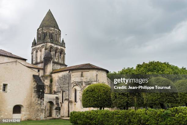 tha abbatial church of the abbey of sainte-marie-des-dames in saintes, france - abbey stock pictures, royalty-free photos & images