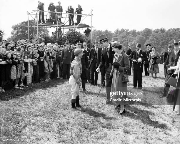 Coronation Derby, Epsom Downs Racecourse, 6th June 1953. Jockey Sir Gordon Richards , is congratulated by Queen Elizabeth II after winning the Epsom...