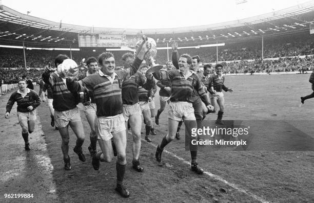 Leeds 11-10 Wakefield Trinity, Rugby League Challenge Cup Final match at Wembley Stadium, London, Saturday 11th May 1968. Leeds players during lap of...