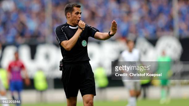Referee Robert Hartmann is seen during the Third League Playoff first leg match between KFC Uerdingen and Waldhof Mannheim at...