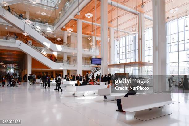 The new courthouse created by Renzo Piano in the heart of Batignolles, integrates more than 90 courtrooms in the Clichy-Batignolles district on the...