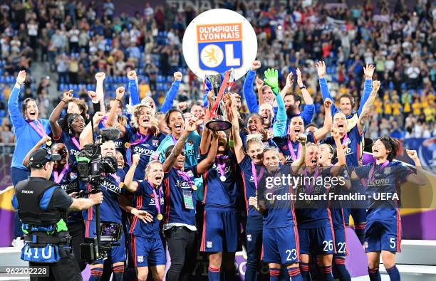 The players of Lyon lift the winners trophy after the UEFA Women's Champions League final match between VfL Wolfsburg and Olympique Lyonnais on May...