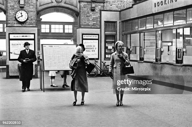 The Duchess of Kent and her son George Windsor, Earl of St Andrews boarding a train at York Station to Kings Cross. The Duchess is expecting her...