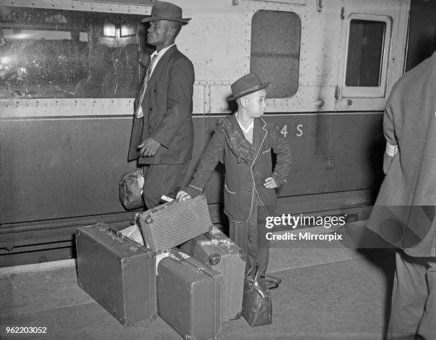 Jamaican emigrants arriving at Waterloo Station 22nd September 1954 A train load of hopes reached London when nearly 700 Jamaicans arrived In search...
