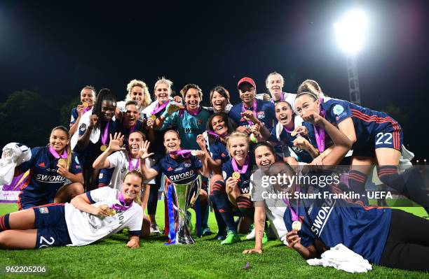 The players of Lyon celebrate after the UEFA Women's Champions League final match between VfL Wolfsburg and Olympique Lyonnais on May 24, 2018 in...