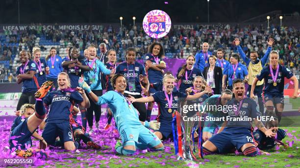 The players of Lyon celebrate after the UEFA Women's Champions League final match between VfL Wolfsburg and Olympique Lyonnais on May 24, 2018 in...