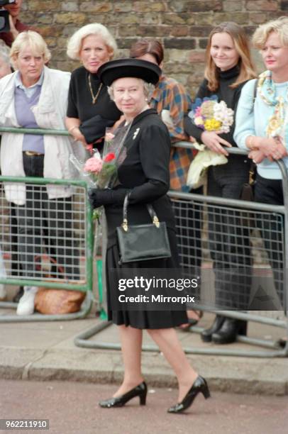 Queen Elizabeth II at St James's Palace to pay her respects to Princess Diana 's body in the Chapel Royal on the eve of the Princess of Wales'...