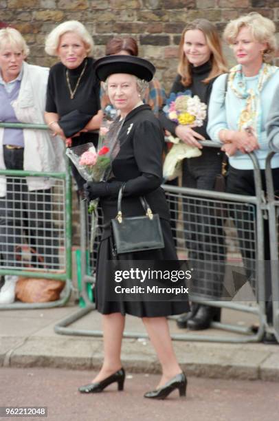 Queen Elizabeth II at St James's Palace to pay her respects to Princess Diana 's body in the Chapel Royal on the eve of the Princess of Wales'...