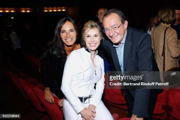 Actress of the piece Axelle Marine poses between Journalist Jean-Pierre Pernaut and his wife Miss France 1987 Nathalie Marquay after the "La tete...