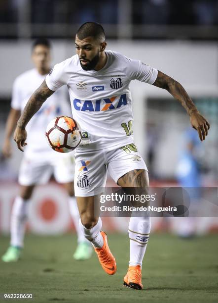 Gabriel of Santos on the ball during the match between Santos and Real Garcilaso as a part of Copa Libertadores 2018 at Vila Belmiro Stadium on May...