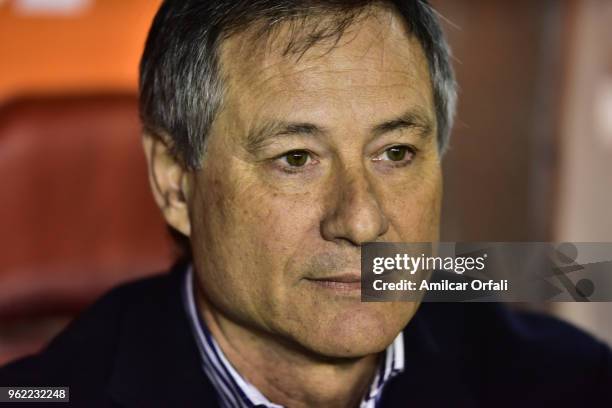 Ariel Holan coach of Independiente looks on during a match between Independiente and Deportivo Lara as part of Copa CONMEBOL Libertadores 2018 at...