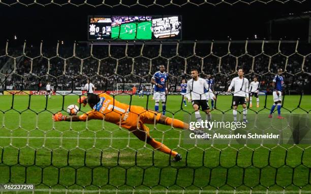 Wulkier Farinez, goalkeeper of Milionarios of Colombiain action during the match against Corinthians for the Copa CONMEBOL Libertadores 2018 at Arena...