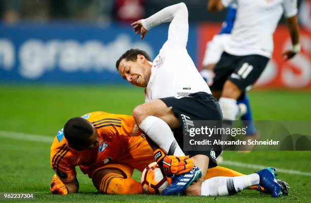 Wulkier Farinez of Milionarios of Colombiain and Rodriguinho of Corinthians in action during the match against Corinthians for the Copa CONMEBOL...