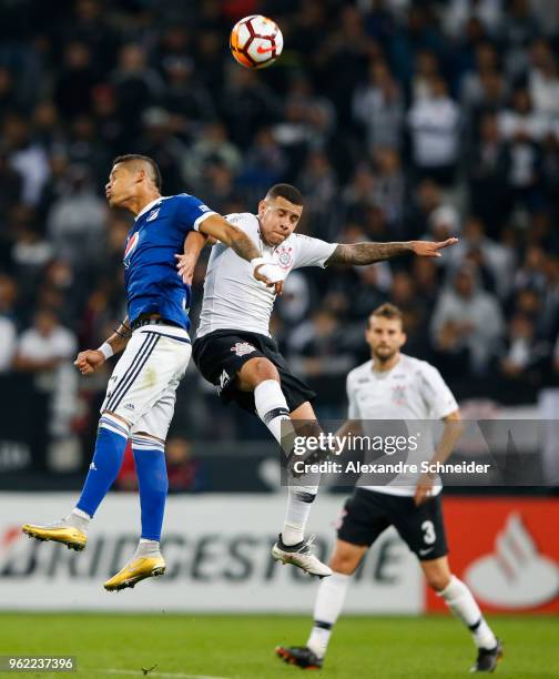 Airon del Valle of Milionarios and Rodriguinho of Corinthians of Brazil in action during the match for the Copa CONMEBOL Libertadores 2018 at Arena...