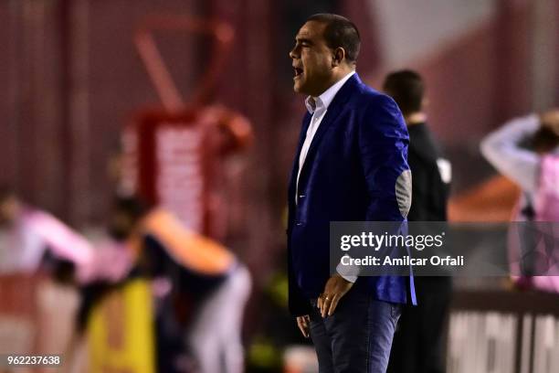 Leonardo González coach of Deportivo Lara shouts during a match between Independiente and Deportivo Lara as part of Copa CONMEBOL Libertadores 2018...