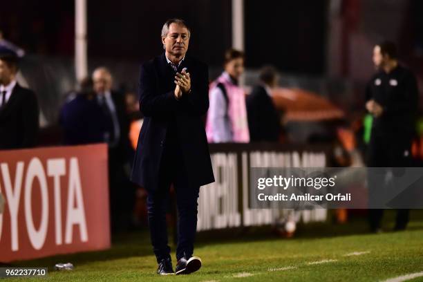 Ariel Holan head coach of Independiente gestures during a match between Independiente and Deportivo Lara as part of Copa CONMEBOL Libertadores 2018...