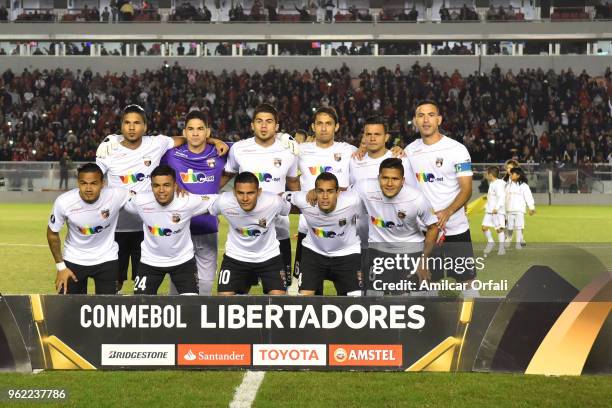 Team of Independiente poses for a photo during a match between Independiente and Deportivo Lara as part of Copa CONMEBOL Libertadores 2018 at Estadio...