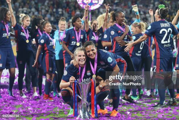 The players of Lyon celebrate after the UEFA Women's Champions League final match between VfL Wolfsburg and Olympique Lyonnais on May 24, 2018 in...