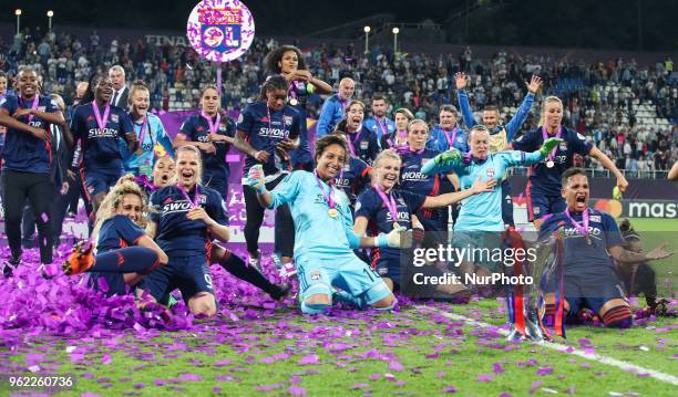 The players of Lyon celebrate after the UEFA Women's Champions League final match between VfL Wolfsburg and Olympique Lyonnais on May 24, 2018 in...