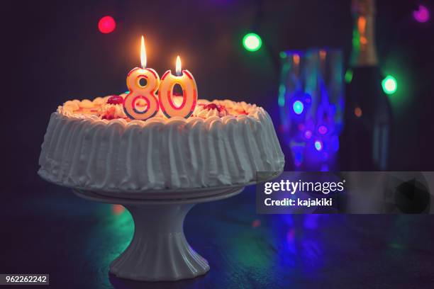 birthday cake with candles - bolo e velas imagens e fotografias de stock