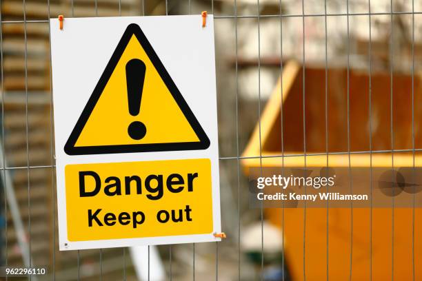 danger keep out - sinal de mantenha a distância - fotografias e filmes do acervo