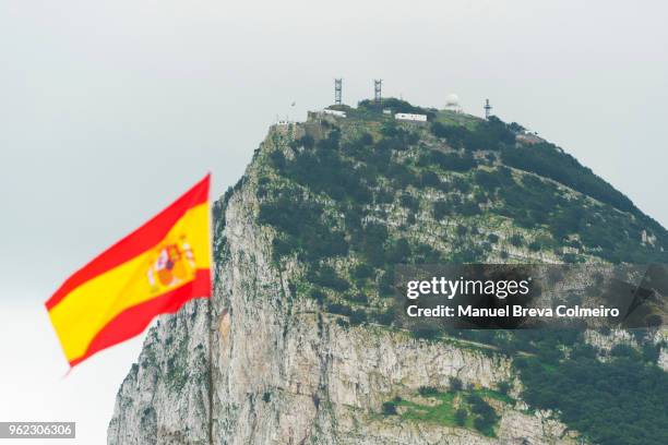 the rock of gibraltar - la linea de conception stock-fotos und bilder