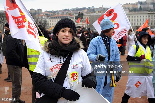 Sophie Matrat, jeune infirmière à Lyon, participe le 26 janvier 2010 à Lyon à une manifestation nationale des infirmiers pour demander aux députés...