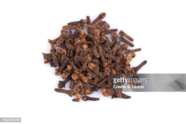 cloves spice pile isolated on a white background - クローブ ストックフォトと画像