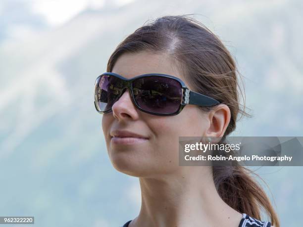 a women portrait on a sunny day - robin angelo photography stock pictures, royalty-free photos & images