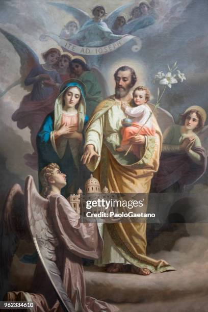 st. joseph and his sacred family - holy family jesus mary and joseph stock pictures, royalty-free photos & images