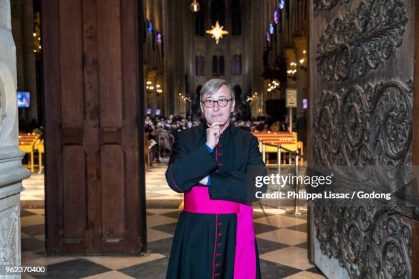 mgr patrick chauvet, rector of notre dame cathedral, paris, france. - archeveque de paris photos et images de collection