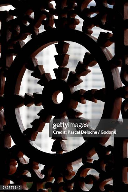 minh dang quang buddhist temple. dharma wheel, ho chi minh city. vietnam. - dharma wheel stockfoto's en -beelden